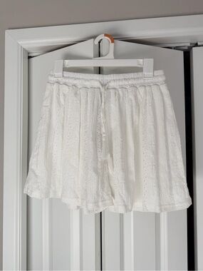 BCBGeneration White Elastic Waist Shorts